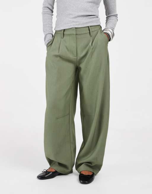 ASOS DESIGN Petite tailored arch barrel trousers in khaki, 2 of 5