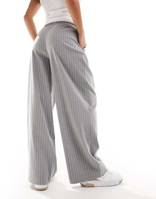 ASOS DESIGN Petite tailored pull on trousers in grey pinstripe, 4 of 5