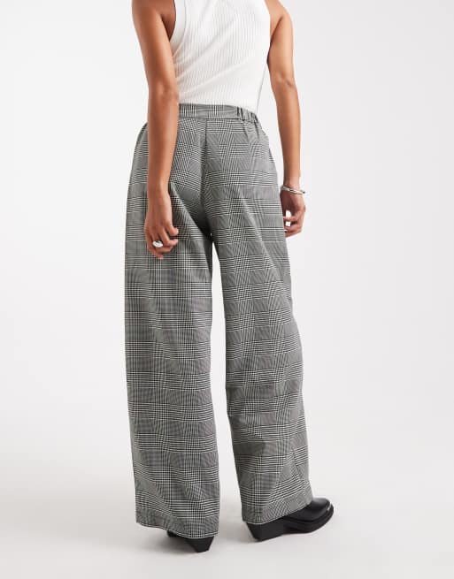 ASOS DESIGN Petite tailored relaxed straight leg pants in mono dogtooth, 2 of 5