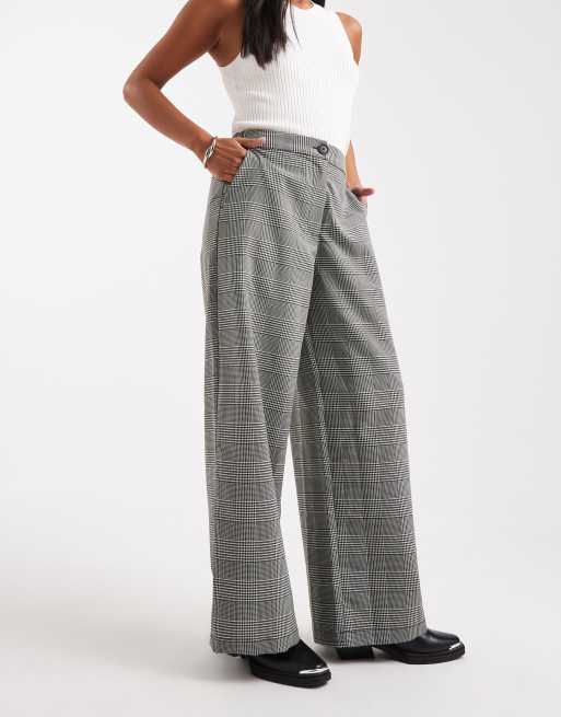 ASOS DESIGN Petite tailored relaxed straight leg pants in mono dogtooth, 4 of 5