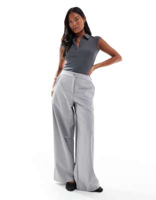 ASOS Petite ASOS DESIGN Petite tailored relaxed straight leg trousers in grey