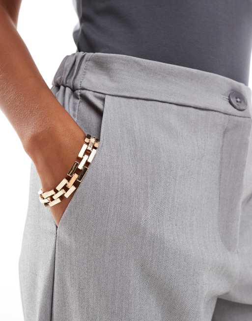 ASOS DESIGN Petite tailored relaxed straight leg trousers in grey , 3 of 5