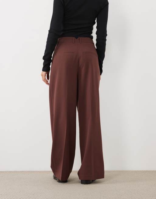 ASOS DESIGN Petite Tailored wide leg pants with pleat detail in deep brown, 4 of 5