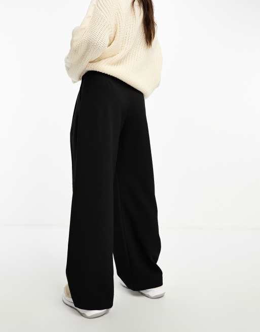 ASOS DESIGN Petite tailored wide leg trousers with pleat detail in black, 4 of 4