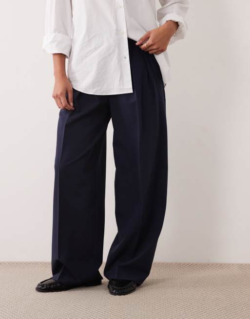 ASOS DESIGN Petite Tailored wide leg trousers with pleat detail in navy, 2 of 5