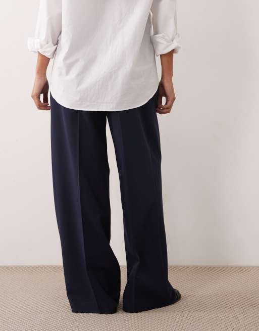 ASOS DESIGN Petite Tailored wide leg trousers with pleat detail in navy, 4 of 5
