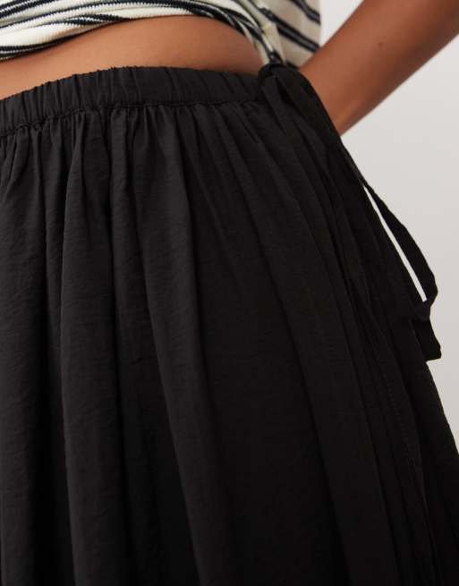 ASOS DESIGN Petite tie waist soft crinkle maxi skirt in black, 4 of 5