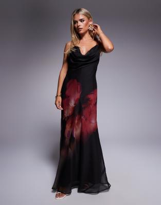 ASOS DESIGN Petite - Tief ausgeschnittenes Maxikleid mit Blumenmotiv, Detail am Rücken und Wasserfallausschnitt-Bunt