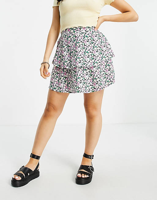 Women Petite tiered mini skirt in floral print 