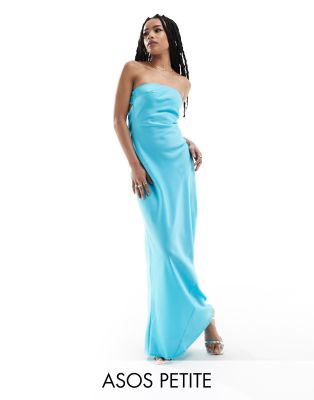 ASOS DESIGN Petite - Trägerloses Satin-Maxikleid in Türkis mit asymmetrischem Schnitt und Bindedetail am Rücken-Blau