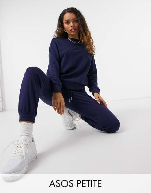ASOS DESIGN Petite - Trainingspak met slim fit sweater en joggingbroek in marineblauw
