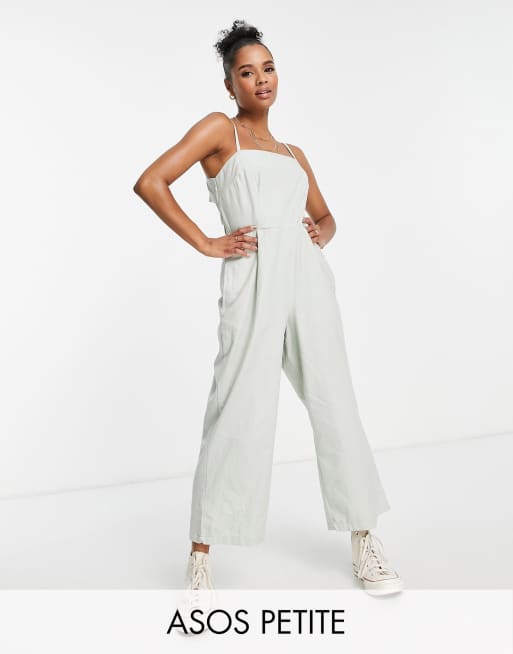 ASOS DESIGN Petite - Tuta jumpsuit minimal color salvia aperta dietro con bottoni