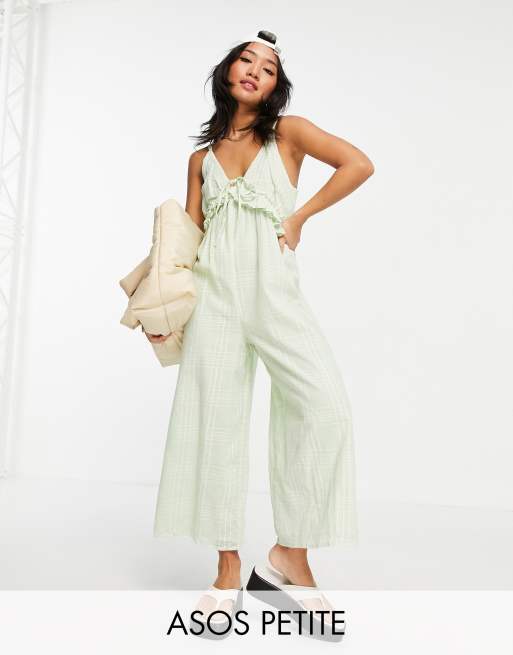 ASOS DESIGN Petite - Tuta jumpsuit stile gonna pantalone color uovo di pettirosso con scollo a V con laccetti e volant