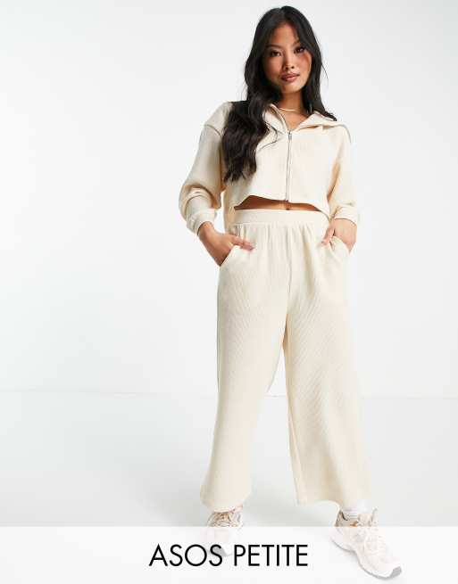 ASOS DESIGN Petite - Tuta sportiva con felpa con cappuccio e cerniera lampo e gonna pantalone in tessuto morbido, colore beige