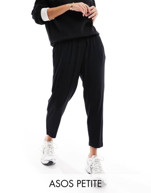 ASOS DESIGN Petite Ultimate Jersey Hose im Jogging Stil in Schwarz