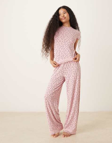 ASOS DESIGN Petite – Valentines – Mixa och matcha – Rosa, hjärtmönstrade pyjamasbyxor med spetskant och vida ben - view 1