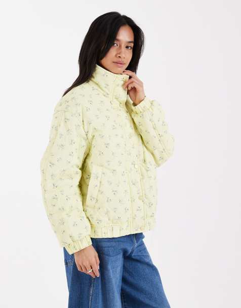 ASOS DESIGN Petite - Vatteret bomber-jakke med sektionsdetalje i kærnemælksfarvet småblomstret print - view 1