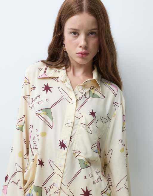 ASOS DESIGN Petite vävt modal-pyjamasset med långa ärmar i cocktailmönster, 3 av 4