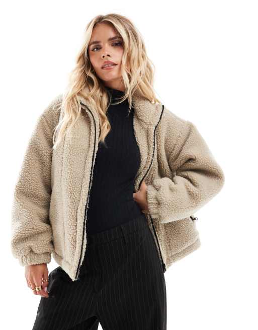 ASOS DESIGN Petite - Veste oversize en imitation peau de mouton à col cheminée - Taupe, 2 de 4