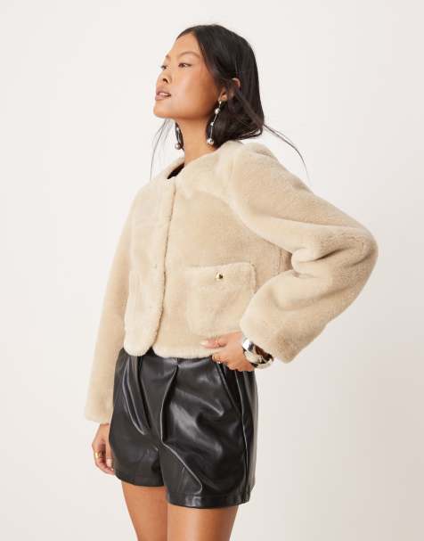 ASOS DESIGN Petite - Veste sans col en imitation peau de mouton non tissée - Crème - view 1