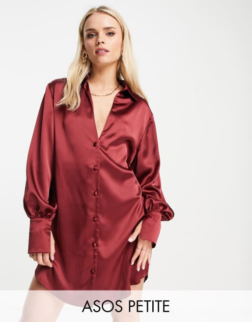 ASOS DESIGN Petite Vestito camicia corto extra largo in raso con scollo profondo color bordeaux