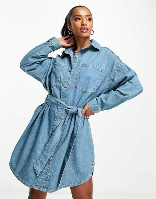 ASOS DESIGN Petite - Vestito camicia di jeans allacciato in vita lavaggio blu medio, 2 di 4
