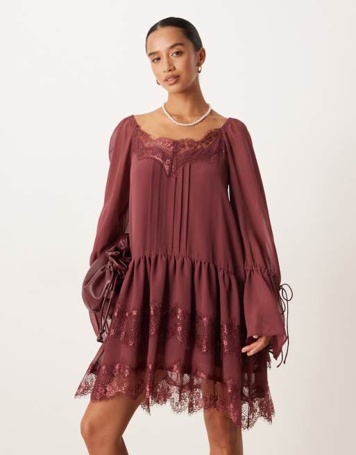 ASOS DESIGN Petite - Vestito corto a maniche lunghe con scollo a cuore color bordeaux