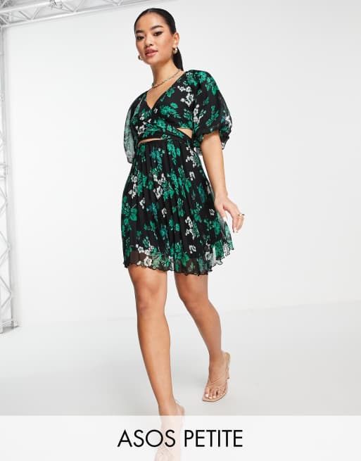 ASOS DESIGN Petite - Vestito corto avvolgente a pieghe nero con stampa a fiori
