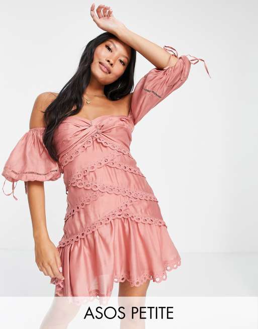 ASOS DESIGN Petite - Vestito corto con spalle scoperte con voile incrociati e finiture in pizzo
