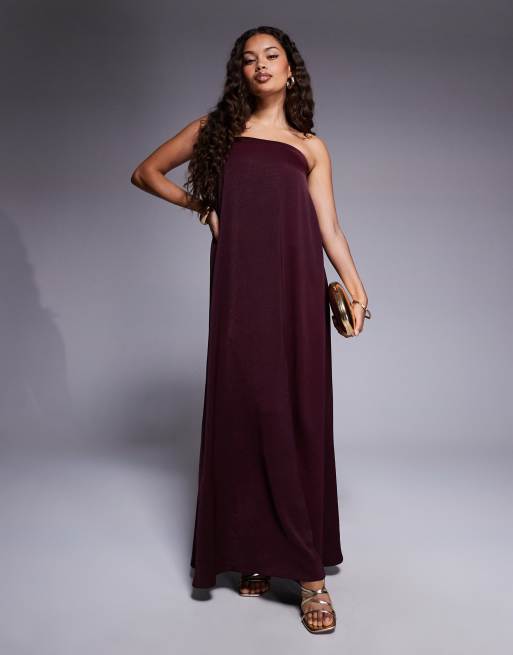 ASOS DESIGN Petite - Vestito lungo a fascia in raso color bordeaux a trapezio