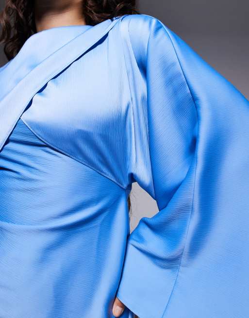 ASOS DESIGN Petite - Vestito lungo a portafoglio in raso blu con maniche ad ali di pipistrello, 4 di 4