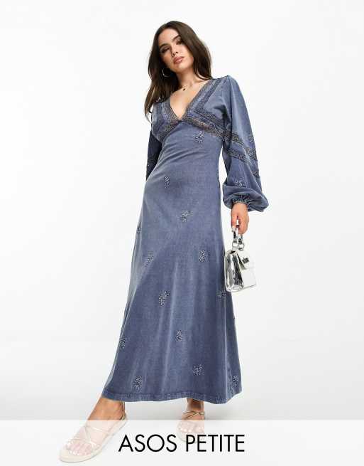 ASOS DESIGN Petite - Vestito midi a maniche lunghe blu slavato ricamato con allacciatura sul retro 