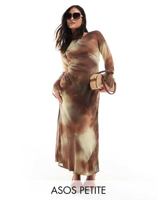 ASOS DESIGN Petite - Vestito midi in chiffon a maniche lunghe con stampa sfocata color cioccolato