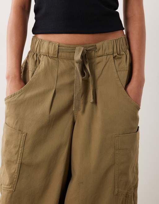 ASOS DESIGN Petite volume utilitybroek met wassing in kaki, 4 van 5