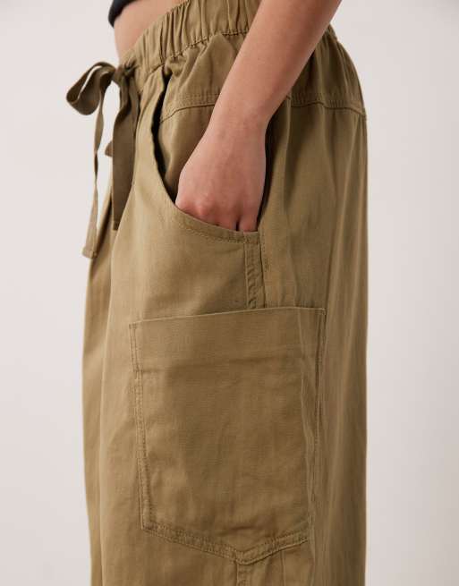 ASOS DESIGN Petite volume utilitybroek met wassing in kaki, 5 van 5
