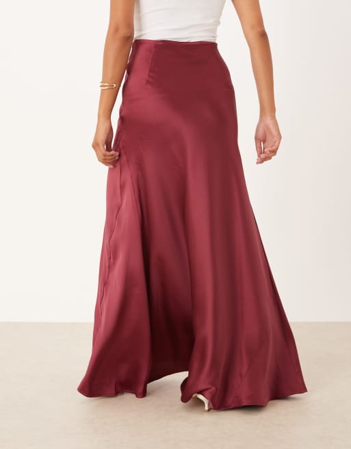ASOS DESIGN Petite - Volumineuze satijnen maxi rok in chocolade kers, 4 van 5