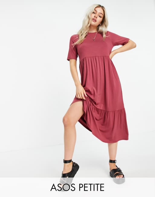ASOS DESIGN Petite – Warstwowa czerwona sukienka T-shirtowa midi o luźnym kroju