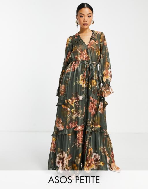 ASOS DESIGN Petite – Warstwowa sukienka maxi z wiązaniem na przodzie, wzorem w kwiaty i satynowymi plisami