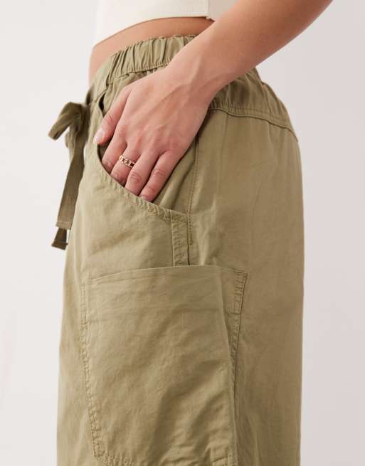ASOS DESIGN Petite – Wciągane spodnie barrel w kolorze khaki, 4 z 5