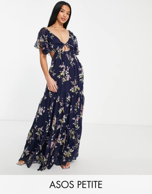 ASOS DESIGN Petite – Weiches, gestuftes Maxikleid mit Muster und Schnürung vorne