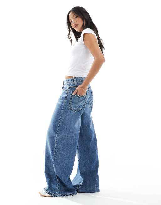 ASOS DESIGN Petite – Weit geschnittene Jeans in verwaschenem Mittelblau, 3 von 5