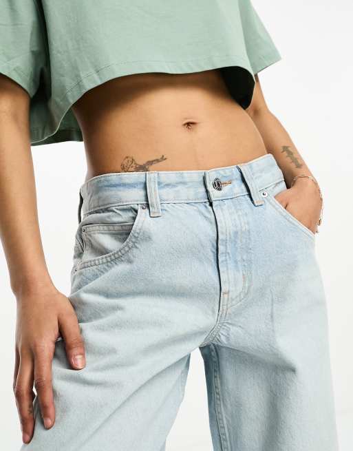 ASOS DESIGN Petite – Weite Boyfriend-Jeans in Hellblau mit mittelhohem Bund, 3 von 5