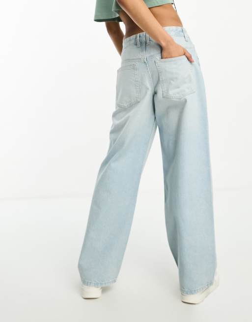 ASOS DESIGN Petite – Weite Boyfriend-Jeans in Hellblau mit mittelhohem Bund, 4 von 5