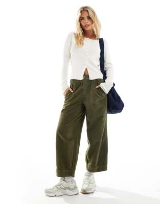 ASOS DESIGN Petite - Weite Hose aus Bubble-Cord in Khaki-Grün
