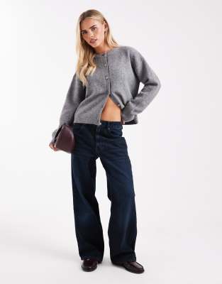 ASOS DESIGN Petite - Weite Jeans in Blauschwarz mit niedrigem Bund-Marineblau