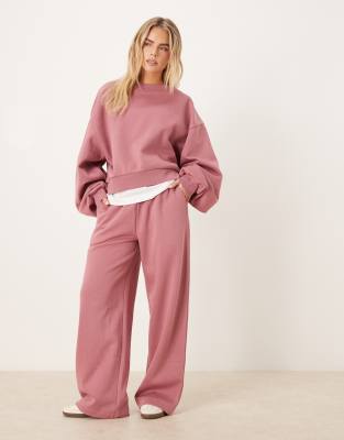 ASOS DESIGN Petite - Weite Jogginghose in Rosé mit weicher Innenseite-Rosa