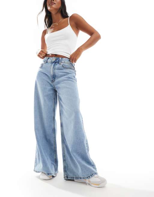 ASOS DESIGN Petite wide leg jeans in light wash, 2 of 5