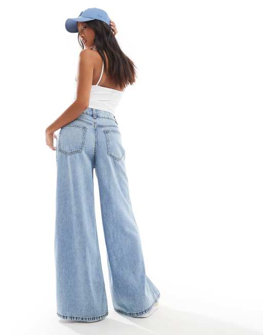 ASOS DESIGN Petite wide leg jeans in light wash, 3 of 5