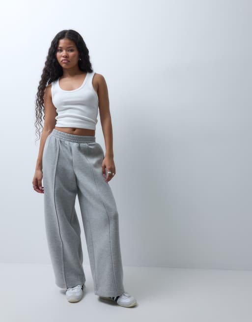ASOS DESIGN Petite Wide-Leg-Jogger mit Falten-Detail aus graumeliertem Scuba-Material, 3 von 5