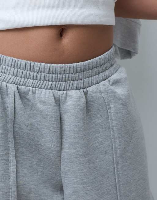 ASOS DESIGN Petite Wide-Leg-Jogger mit Falten-Detail aus graumeliertem Scuba-Material, 4 von 5